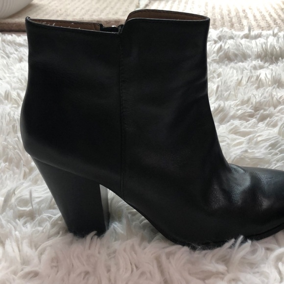 Adrienne Vittadini black leather booties. - Picture 3 of 3